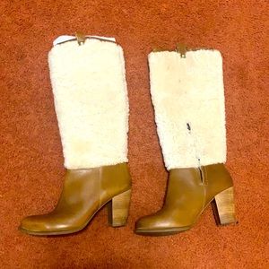 UGG - Women Ava Exposed Fur Chestnut/natural.  Size 9